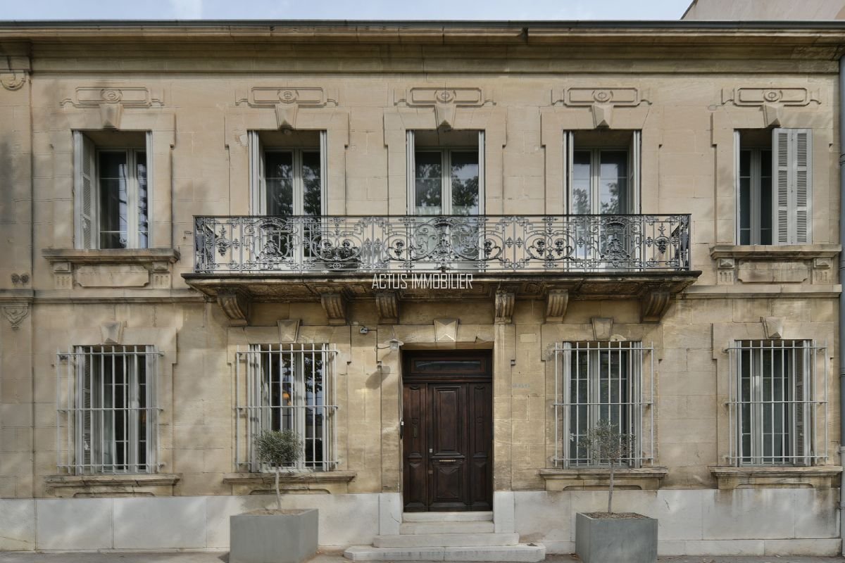 Vente Maison  6 pièces - 300m² 13300 Salon De Provence