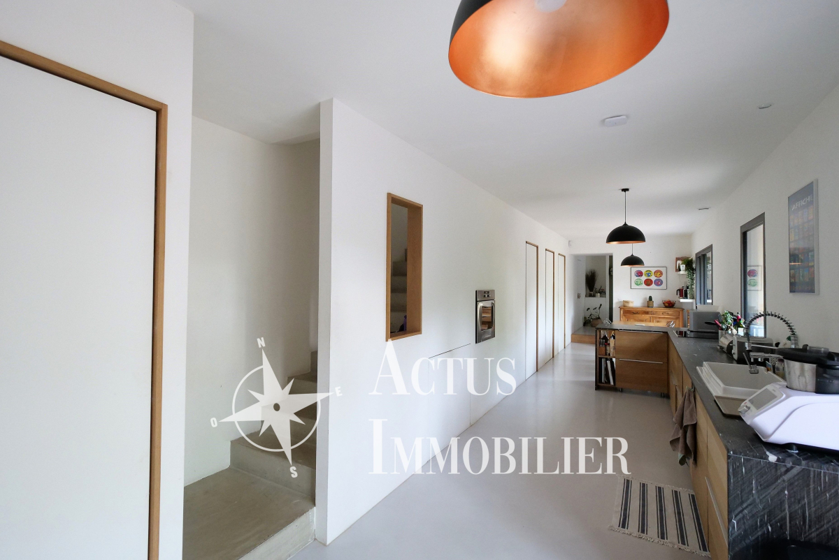 Vente Maison  6 pièces - 182m² 13450 Grans