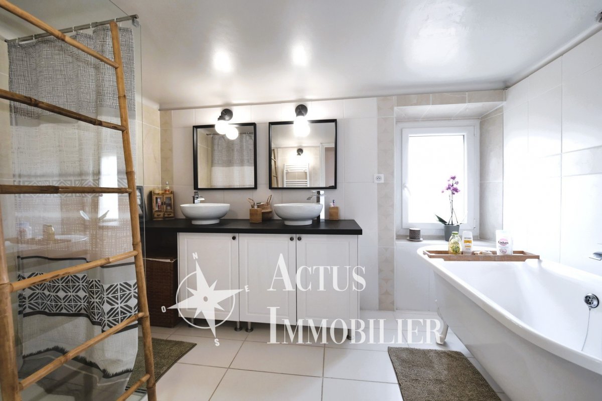 Vente Maison  8 pièces - 255m² 13300 Salon-de-provence