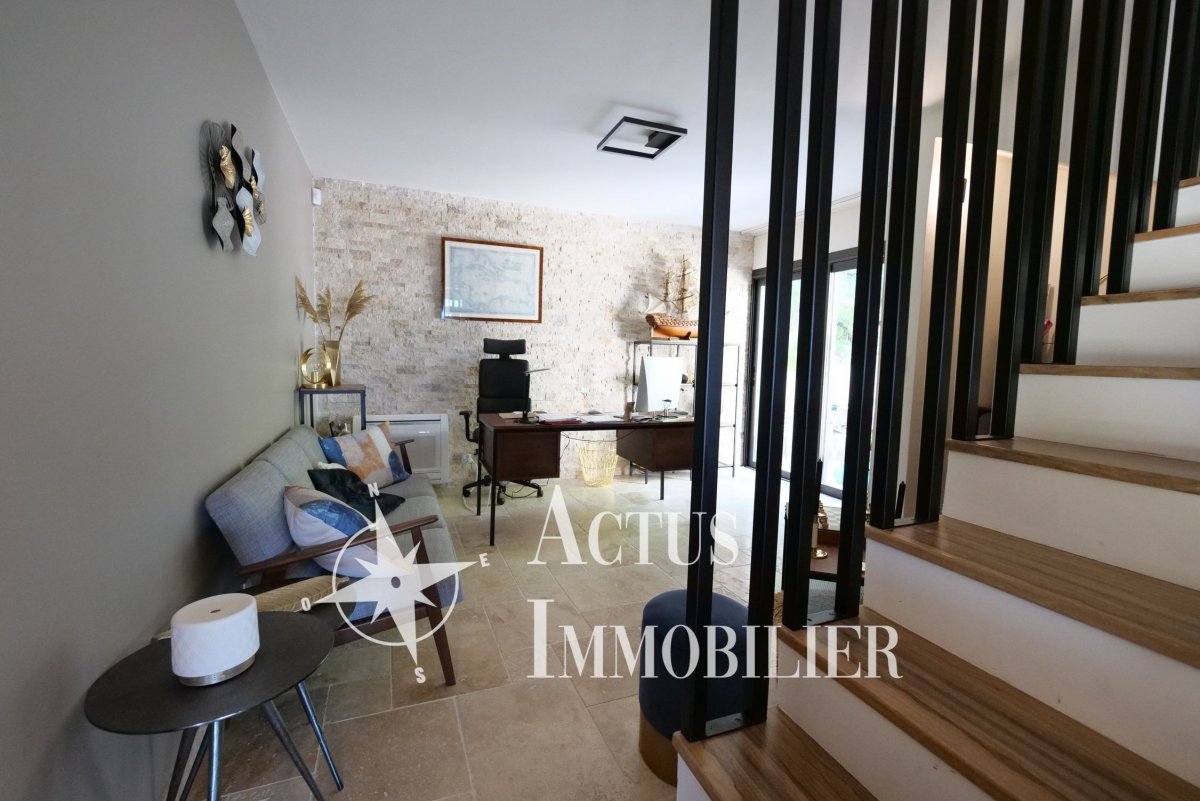 Vente Maison  7 pièces - 157m² 13800 Istres