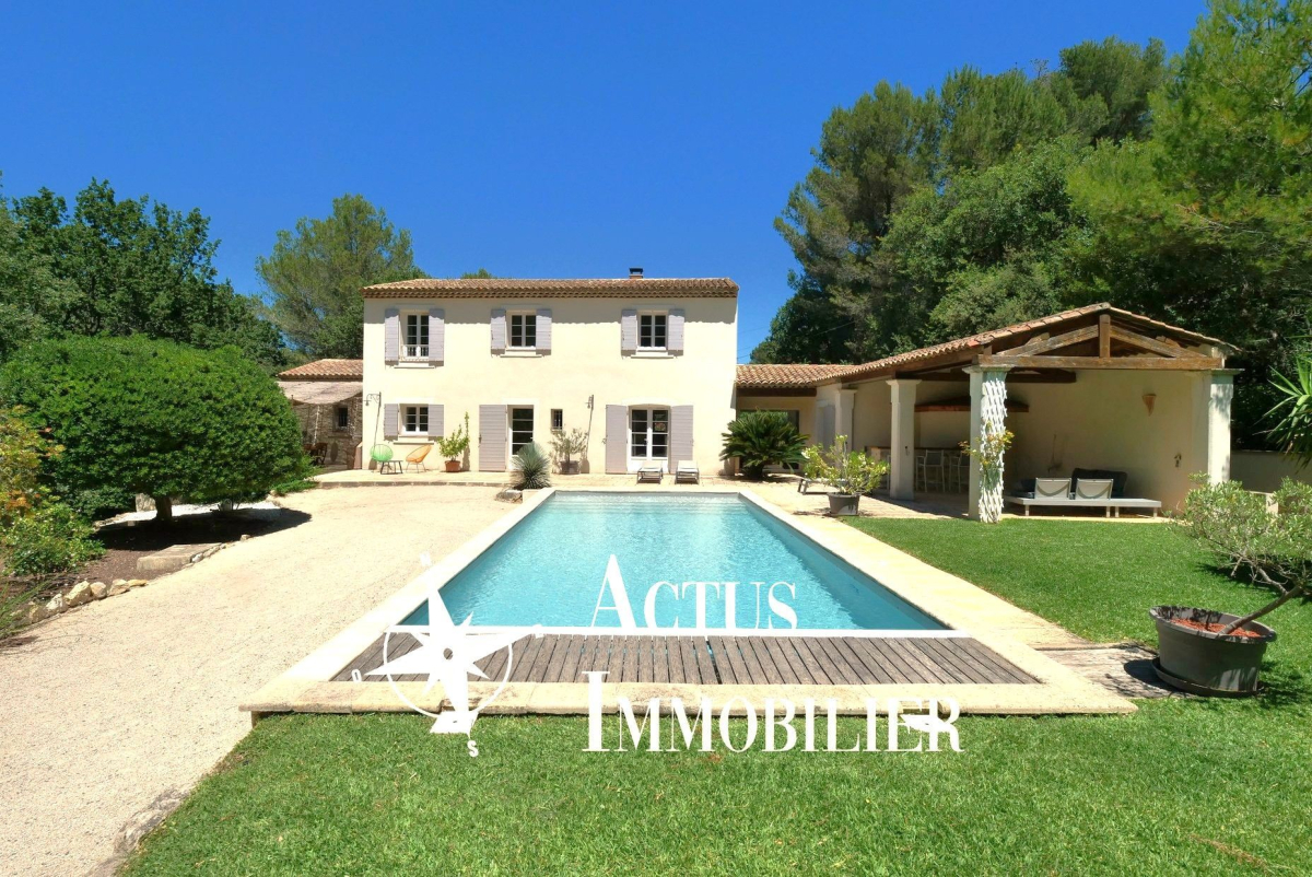 Vente Maison  9 pièces - 195m² 13300 Salon-de-provence