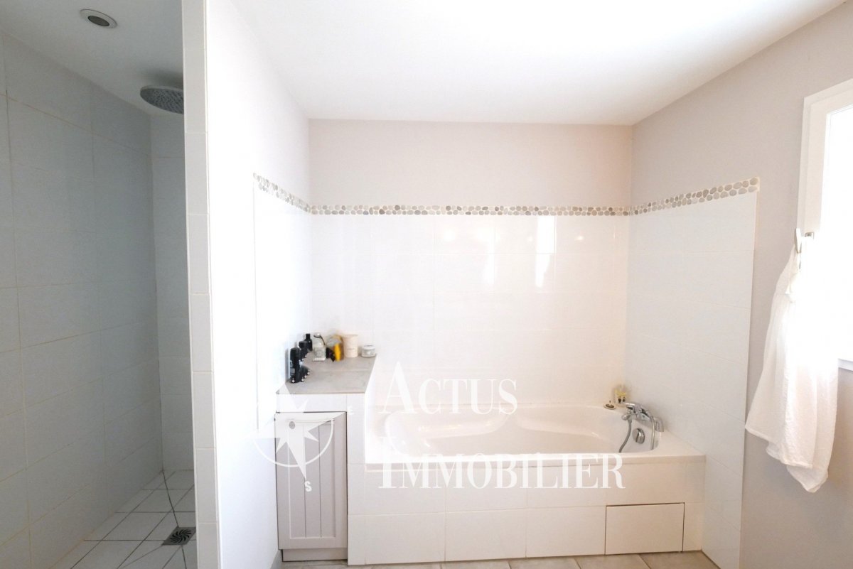 Vente Maison  7 pièces - 158m² 13330 Pelissanne