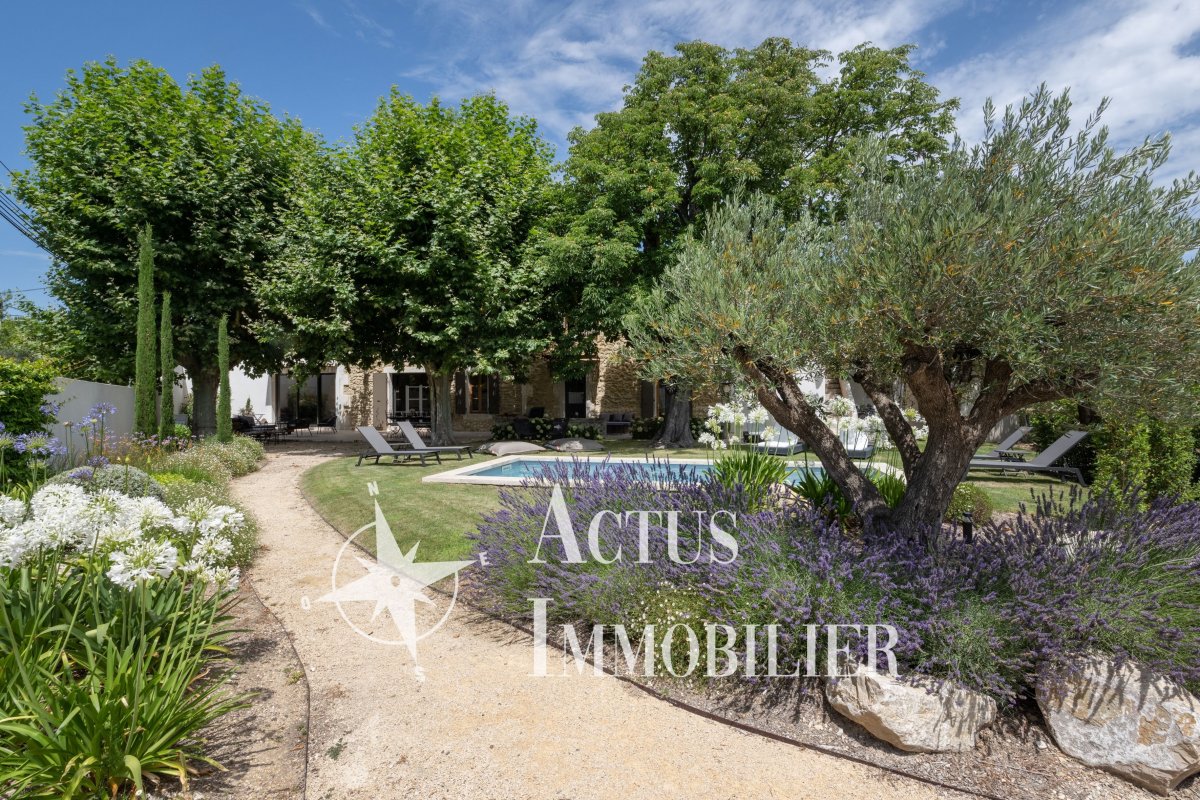 Vente Maison  7 pièces - 248m² 13300 Salon-de-provence