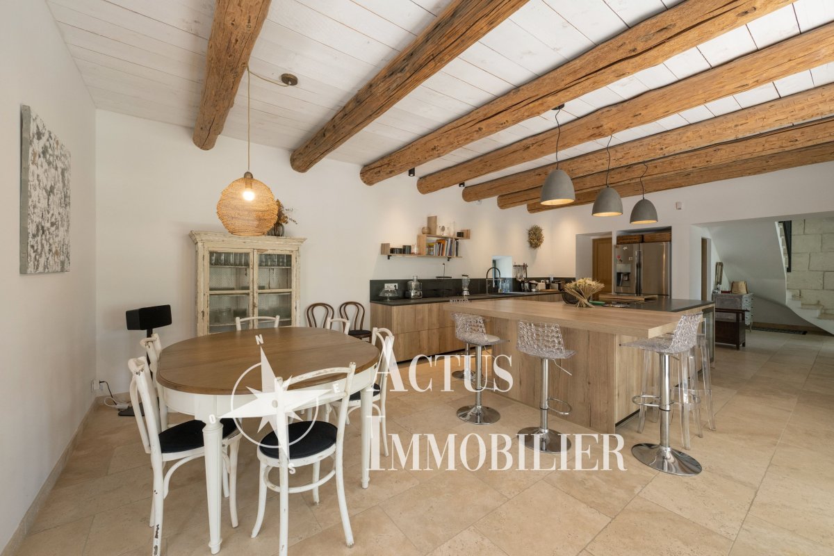 Vente Maison  7 pièces - 248m² 13300 Salon-de-provence