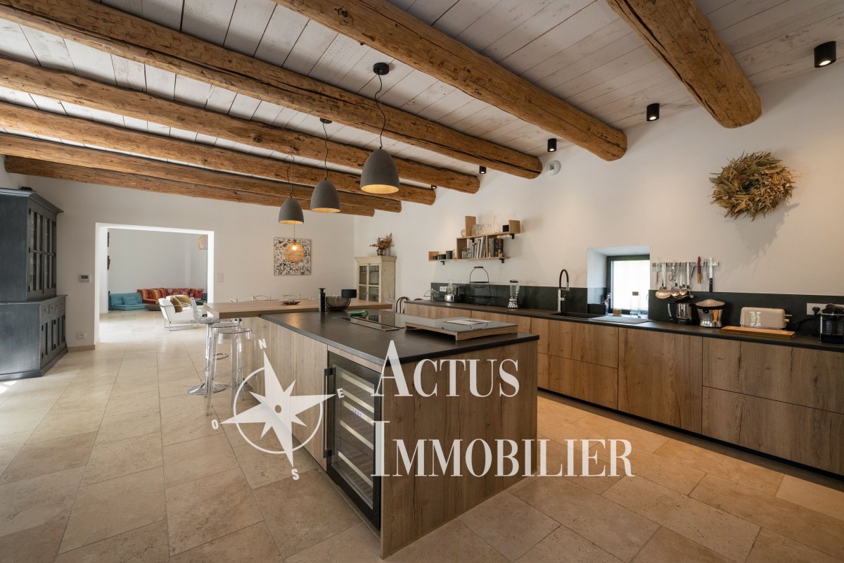 Vente Maison  7 pièces - 248m² 13300 Salon-de-provence