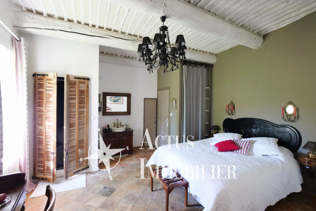Vente Maison  8 pièces - 303m² 13450 Grans