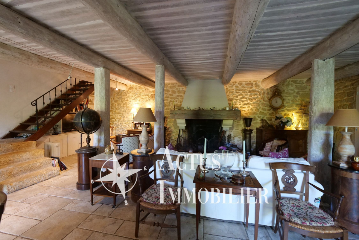 Vente Maison  8 pièces - 303m² 13450 Grans