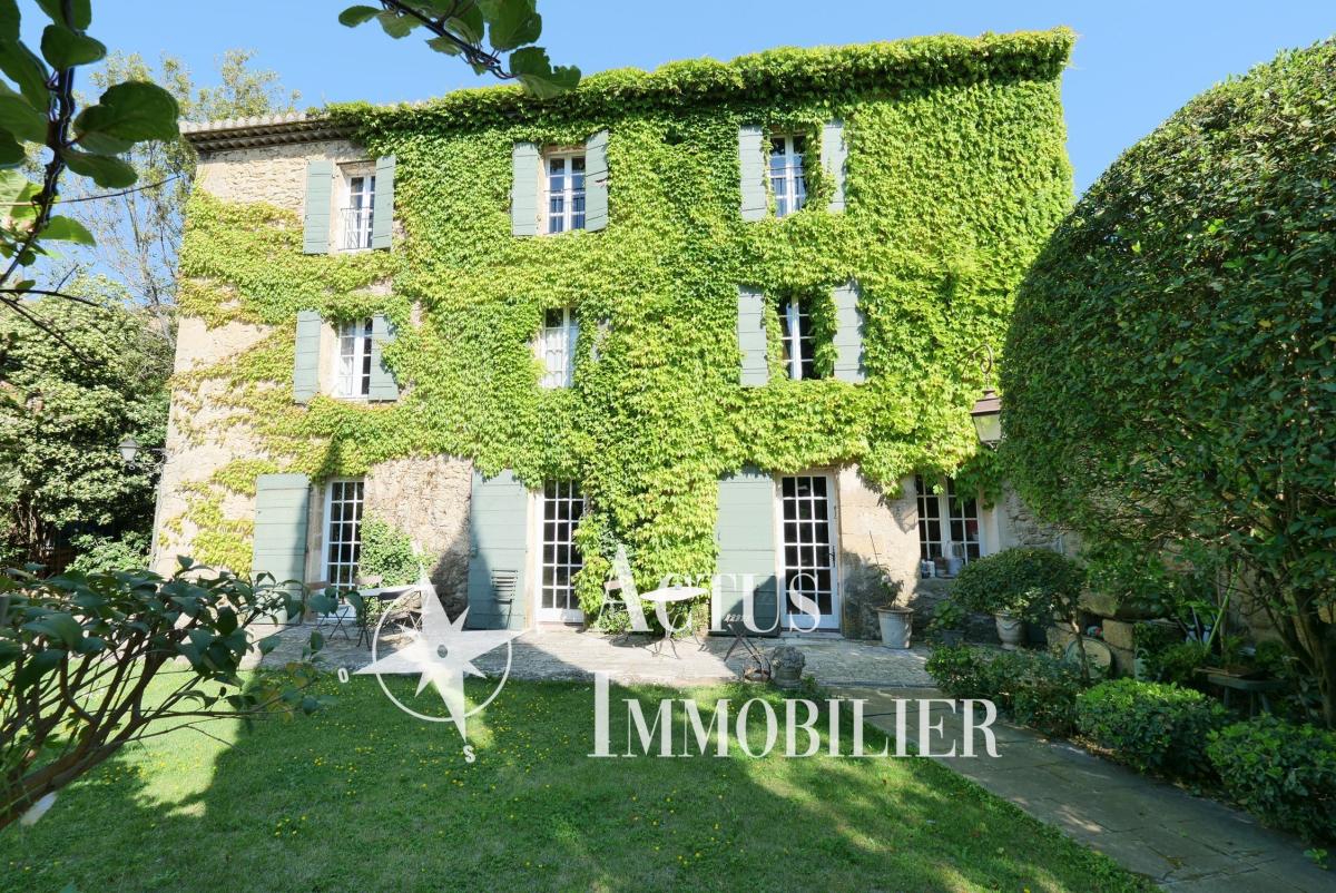 Vente Maison  8 pièces - 303m² 13450 Grans