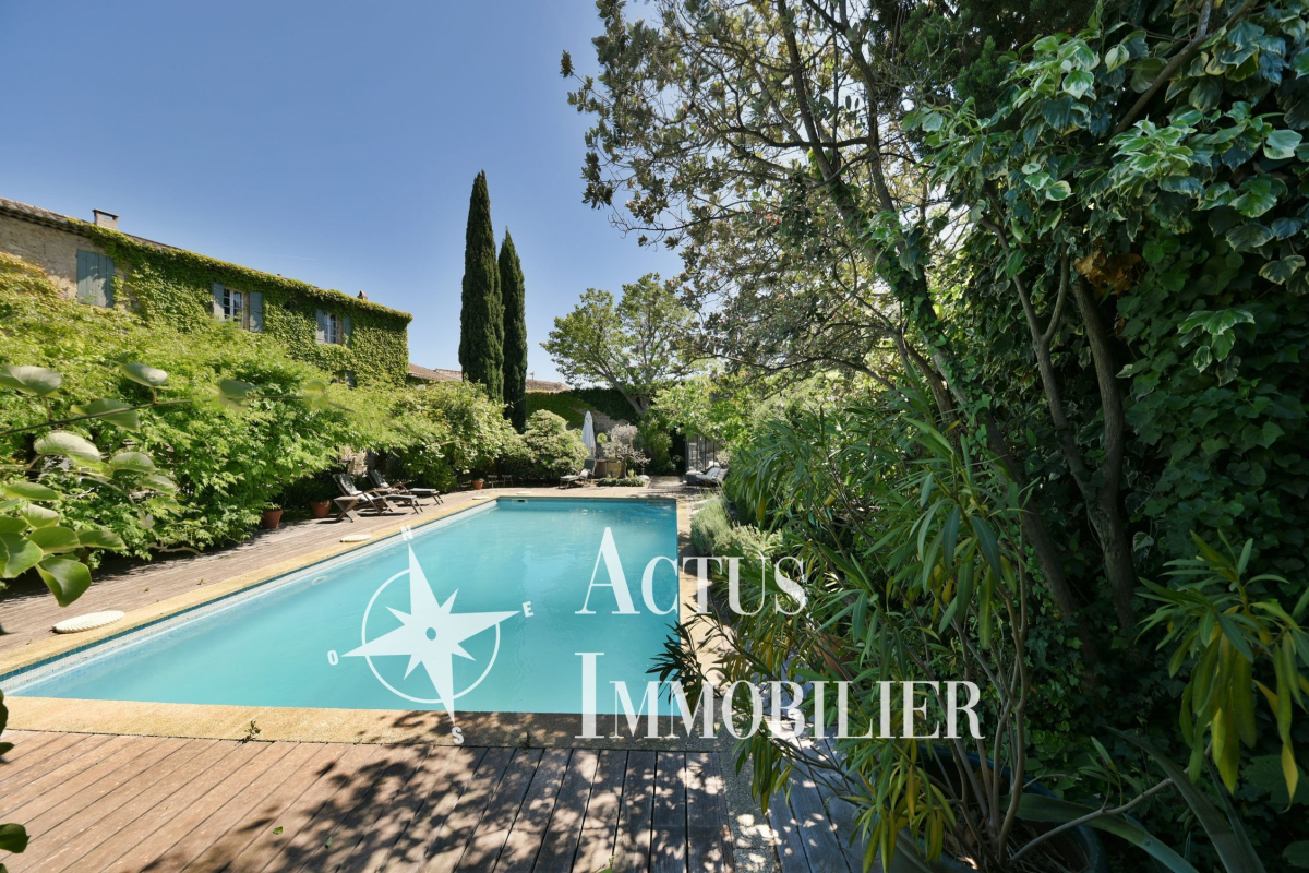 Vente Maison  8 pièces - 303m² 13450 Grans