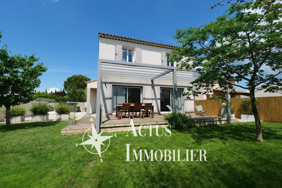 Vente Maison  5 pièces - 101m² 13990 Fontvieille