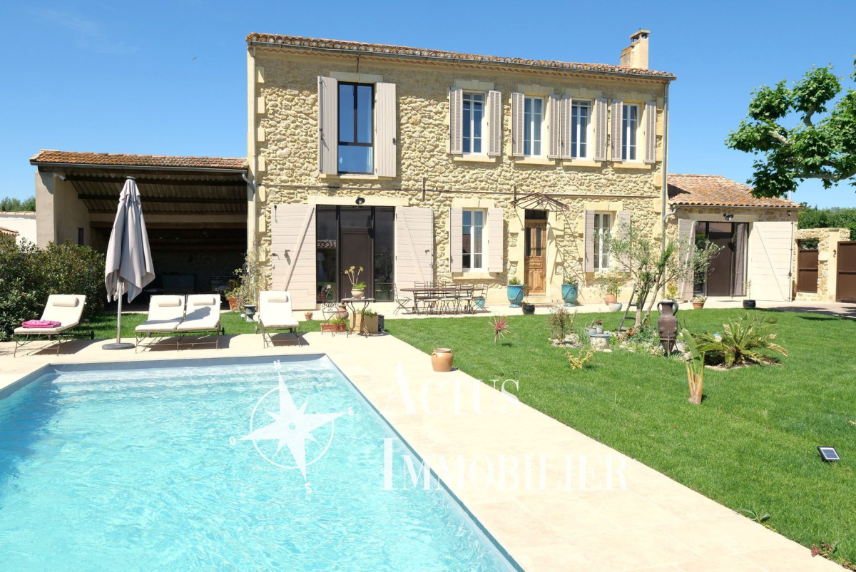 Vente Maison  7 pièces - 206m² 13300 Salon-de-provence