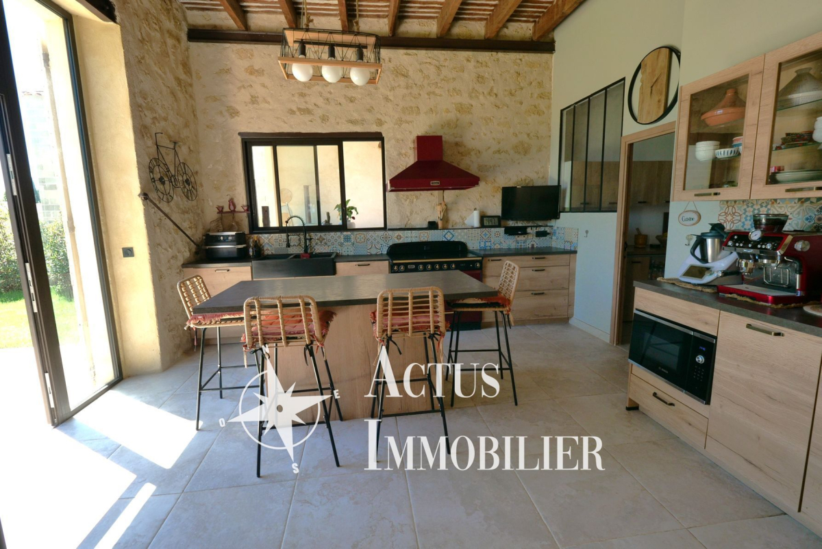 Vente Maison  7 pièces - 206m² 13300 Salon-de-provence