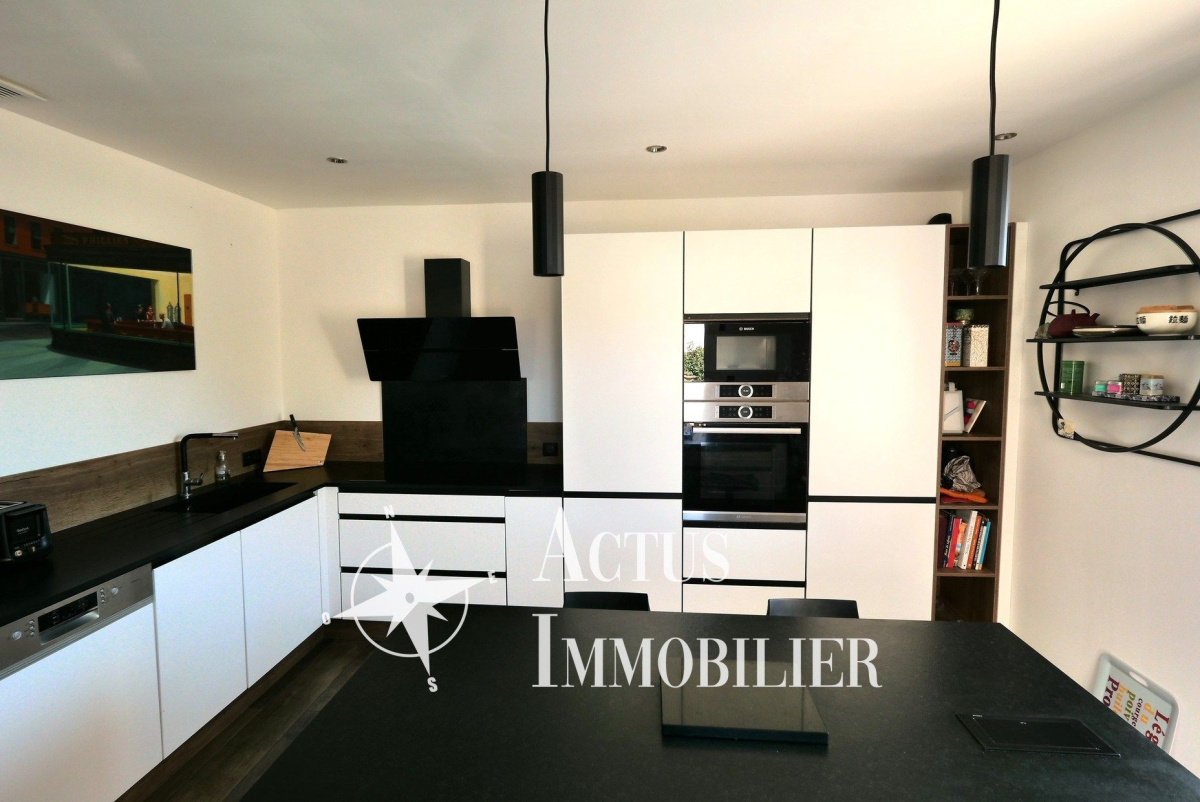 Vente Maison  10 pièces - 227m² 13113 Lamanon