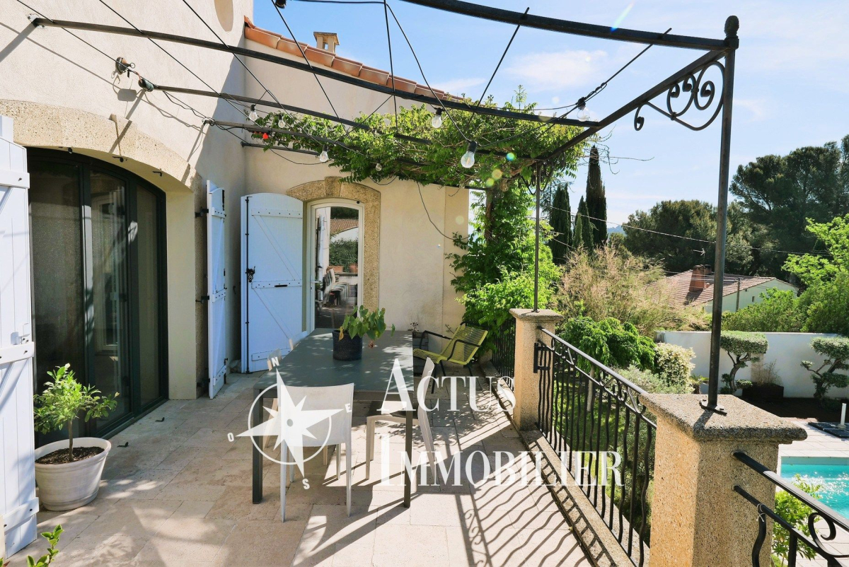 Vente Maison  10 pièces - 227m² 13113 Lamanon