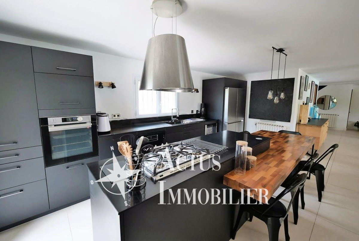Vente Maison  8 pièces - 213m² 13330 La Barben