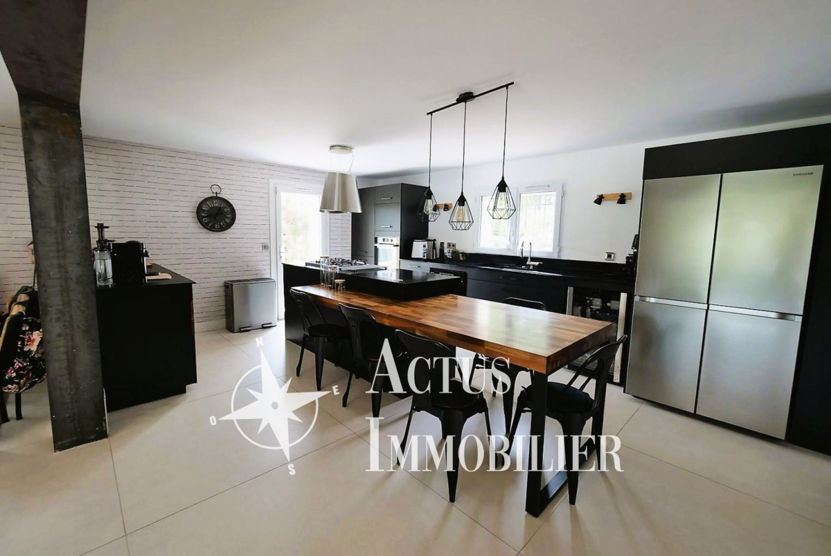 Vente Maison  8 pièces - 213m² 13330 La Barben