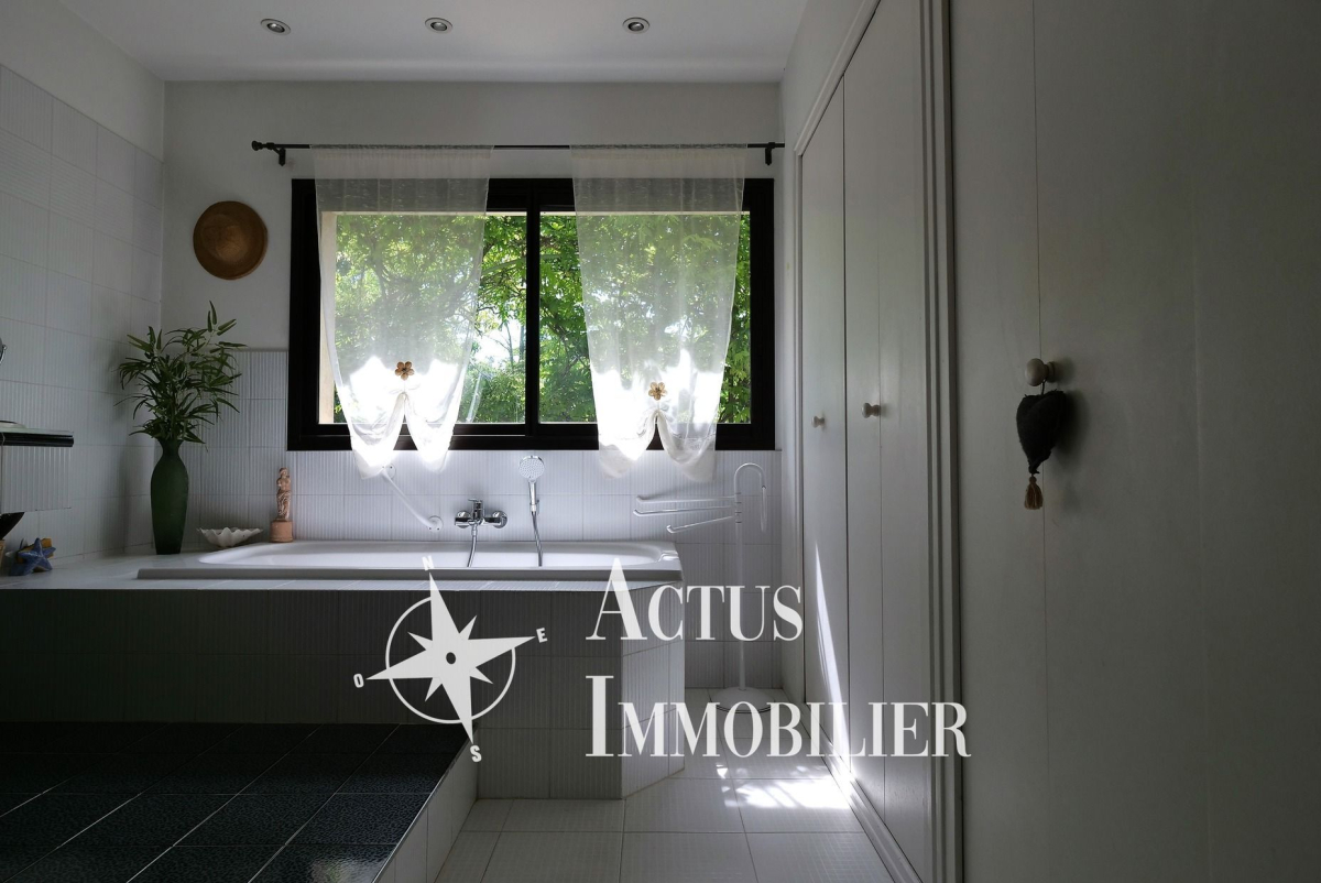 Vente Maison  7 pièces - 210m² 13310 Saint-martin-de-crau