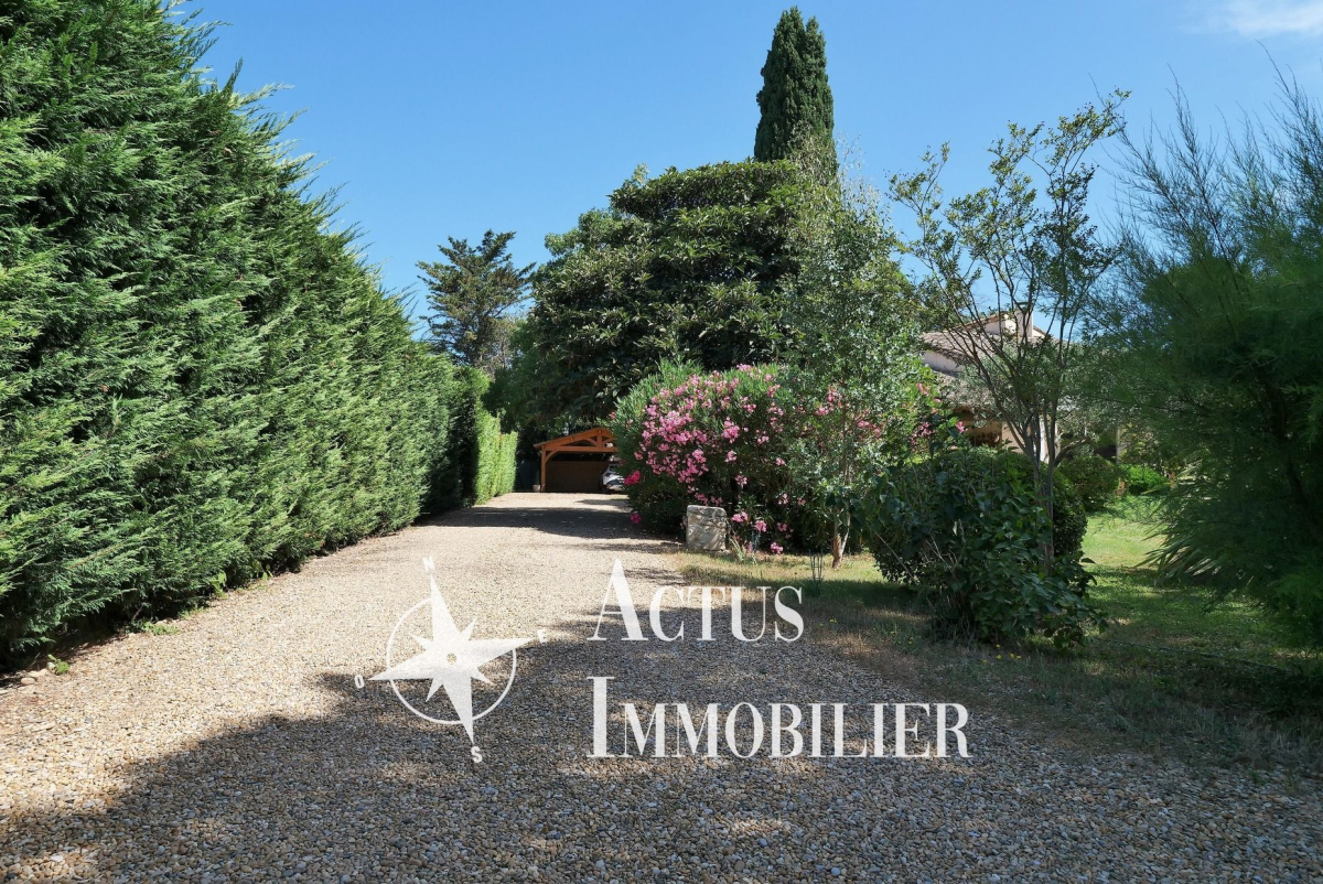 Vente Maison  7 pièces - 210m² 13310 Saint-martin-de-crau
