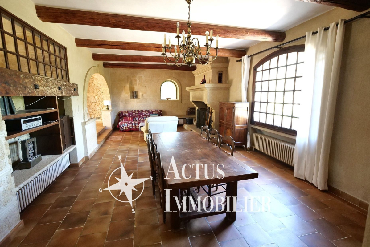 Vente Maison  8 pièces - 237m² 13450 Grans