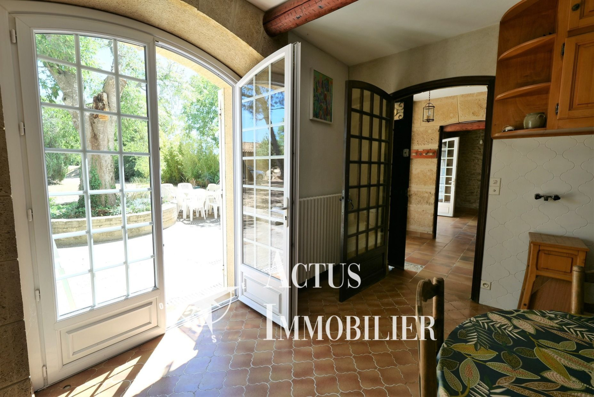 Vente Maison  8 pièces - 237m² 13450 Grans
