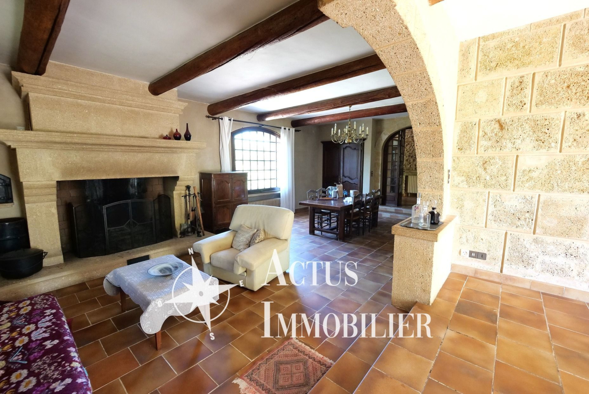 Vente Maison  8 pièces - 237m² 13450 Grans