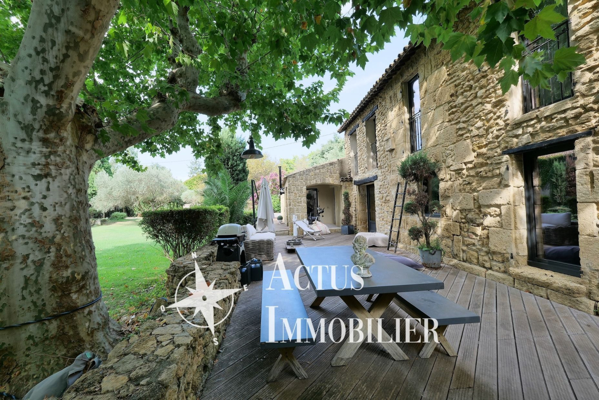 Vente Maison  8 pièces - 233m² 13450 Grans