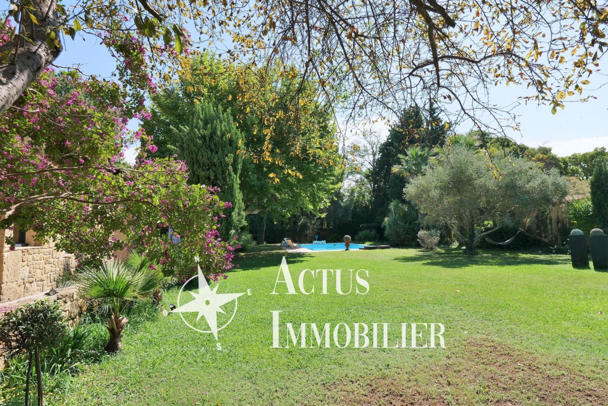 Vente Maison  8 pièces - 233m² 13450 Grans