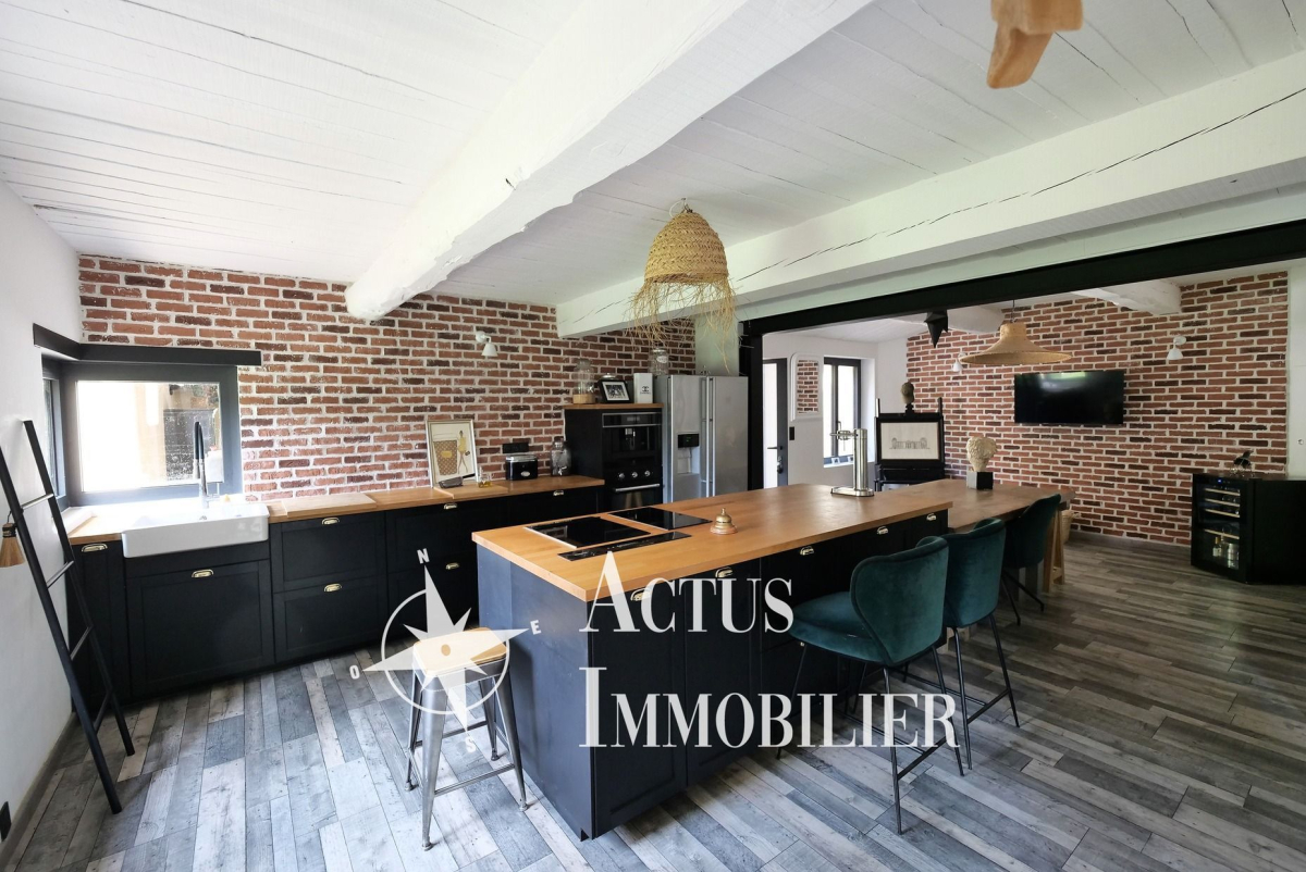 Vente Maison  8 pièces - 233m² 13450 Grans