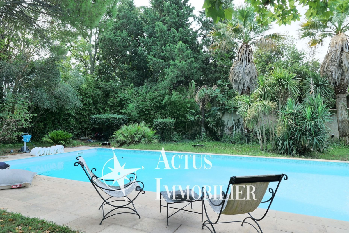 Vente Maison  8 pièces - 233m² 13450 Grans