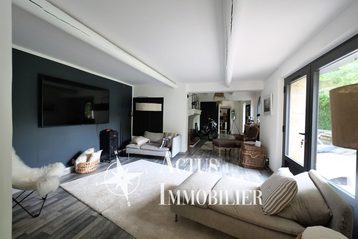 Vente Maison  8 pièces - 233m² 13450 Grans