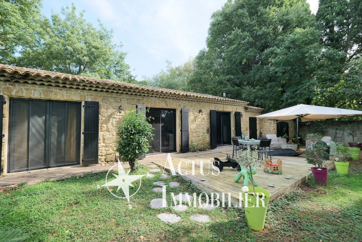 Vente Maison  8 pièces - 233m² 13450 Grans