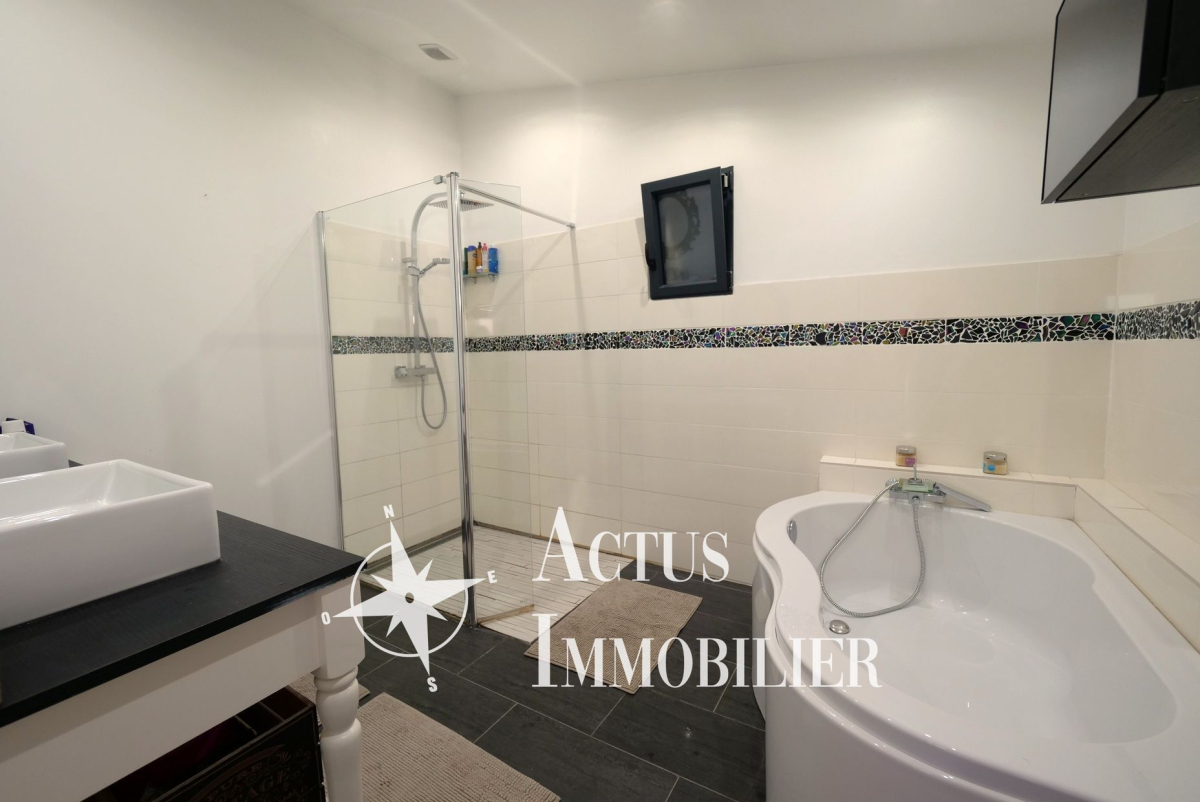 Vente Maison  6 pièces - 196m² 13300 Salon-de-provence