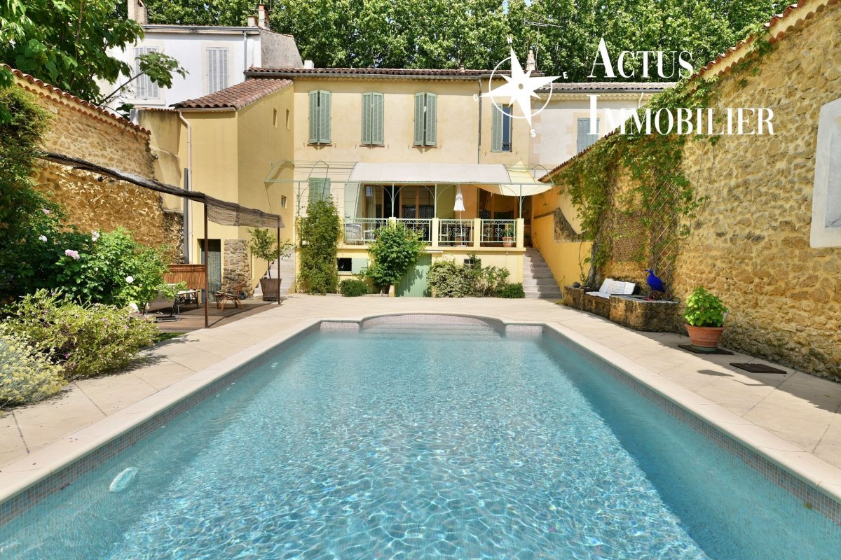 Vente Maison  8 pièces - 181m² 13300 Salon-de-provence