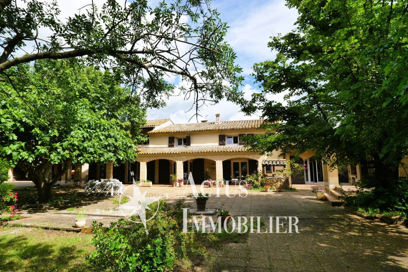 Agence immobilière de 