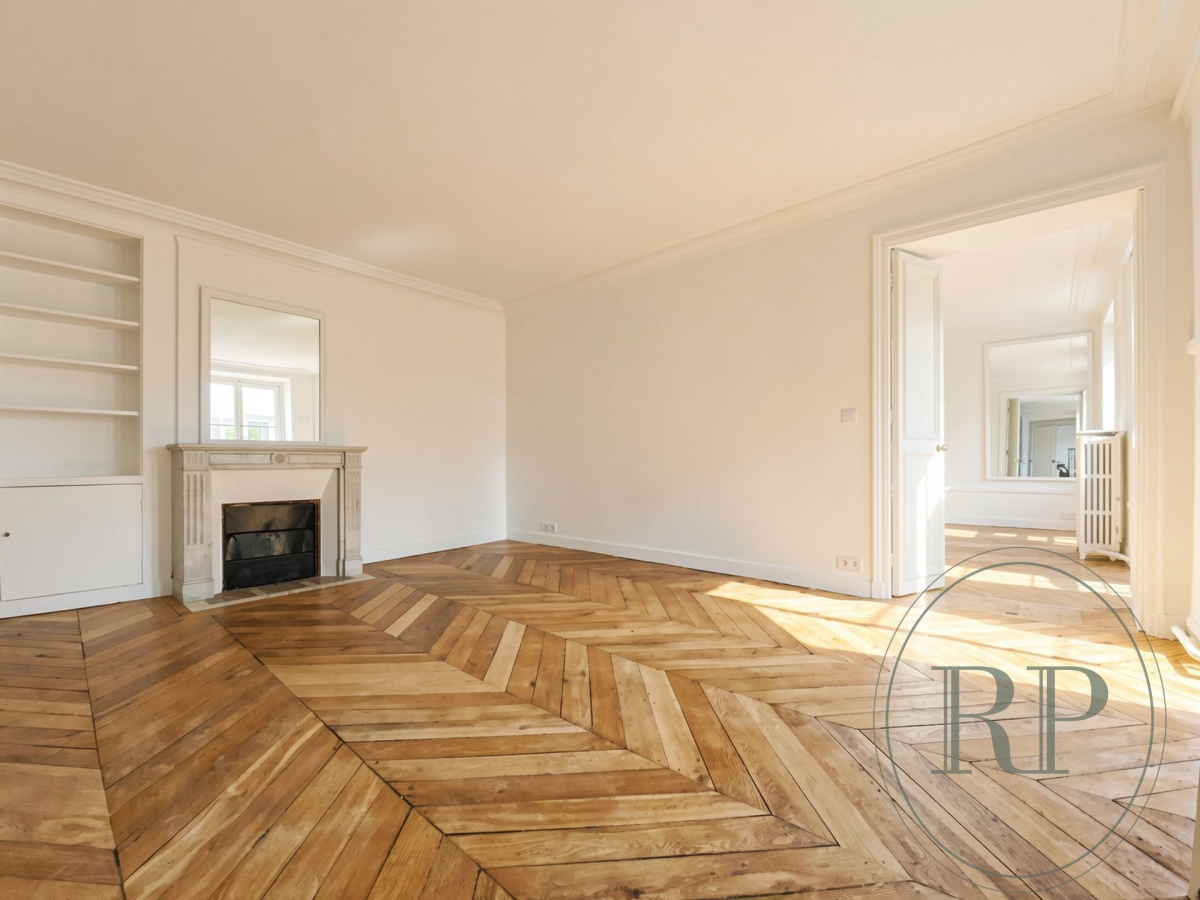Location Appartement  4 pièces - 97m² 75007 Paris