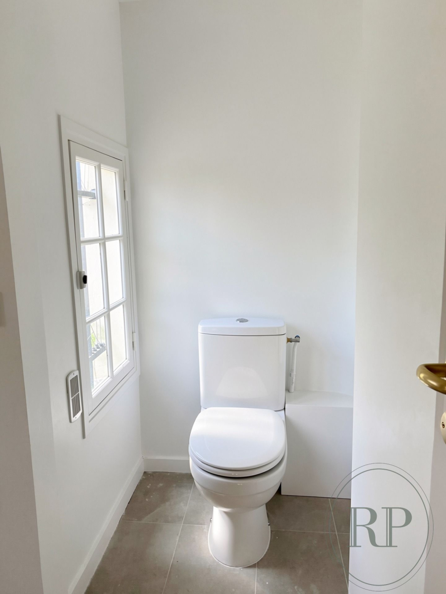 Location Appartement  4 pièces - 97m² 75007 Paris