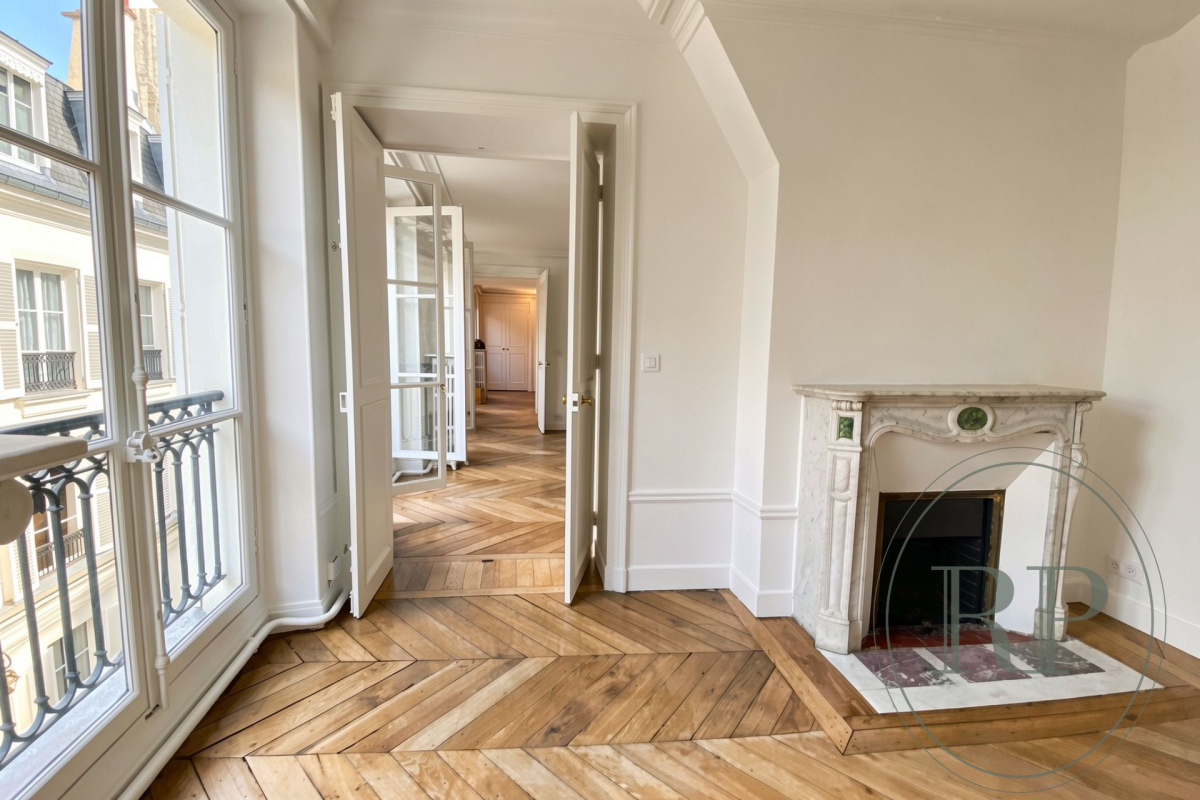 Location Appartement  4 pièces - 97m² 75007 Paris