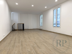 Location local commercial Paris 75007