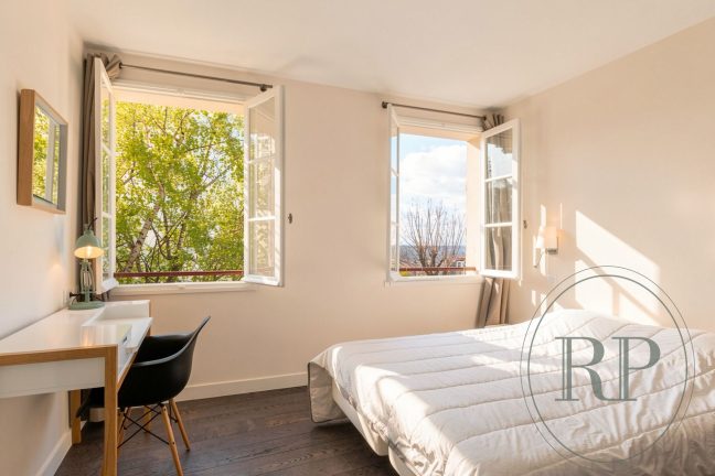 Location Appartement meubl� 3 pi�ces - 94.6m� 75018 Paris