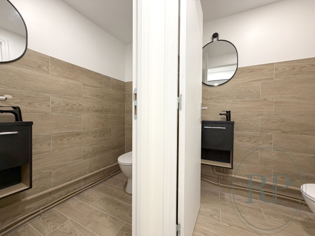 Location Local commercial  2 pi�ces - 98m� 75007 Paris