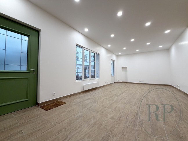 Location Local commercial  2 pi�ces - 98m� 75007 Paris