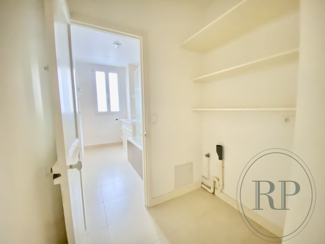 Location Appartement  2 pi�ces - 72.81m� 75014 Paris