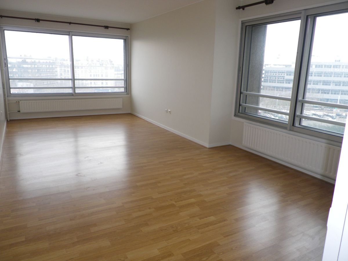 Location Appartement  2 pices - 57.1m  Paris