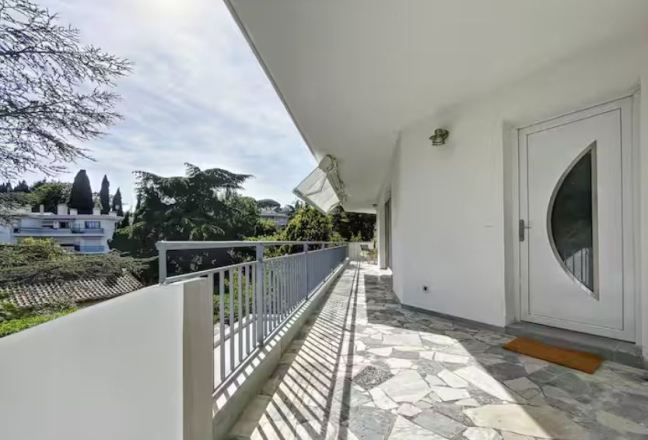 Location Appartement meubl� 5 pi�ces - 120m� 06400 Cannes