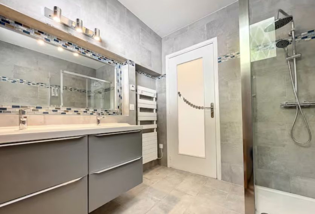 Location Appartement meubl� 5 pi�ces - 120m� 06400 Cannes