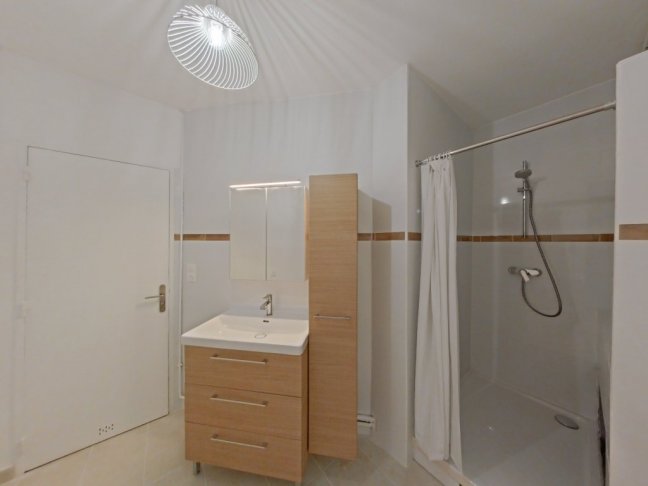 Location Appartement  3 pi�ces - 76.39m� 75011 Paris 11eme Arrondissement