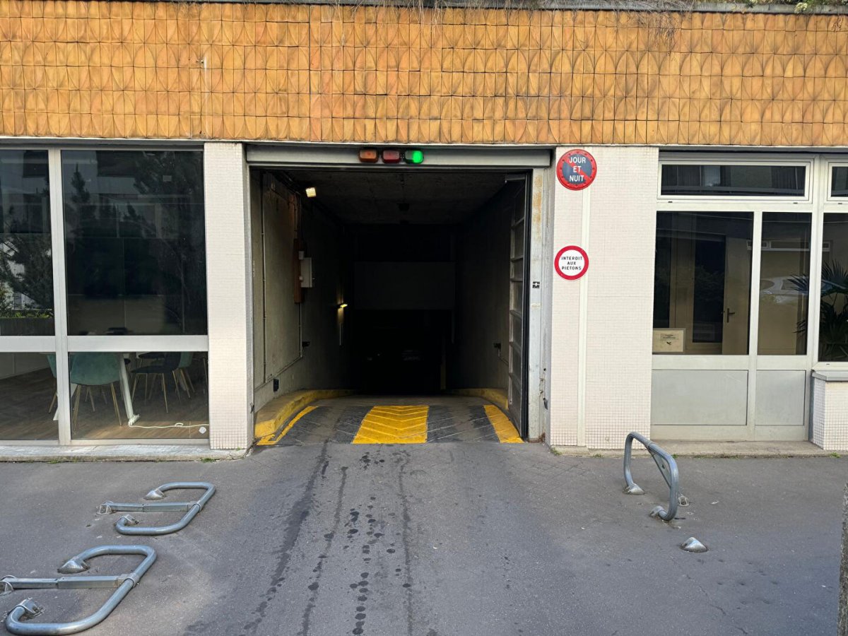 Location Parking  - 0m² 75015 Paris