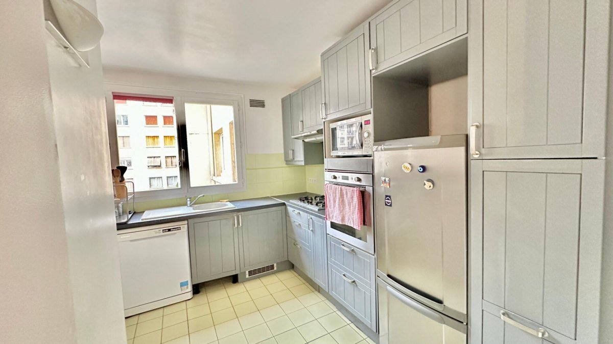Location Appartement  4 pièces - 71m² 75015 Paris