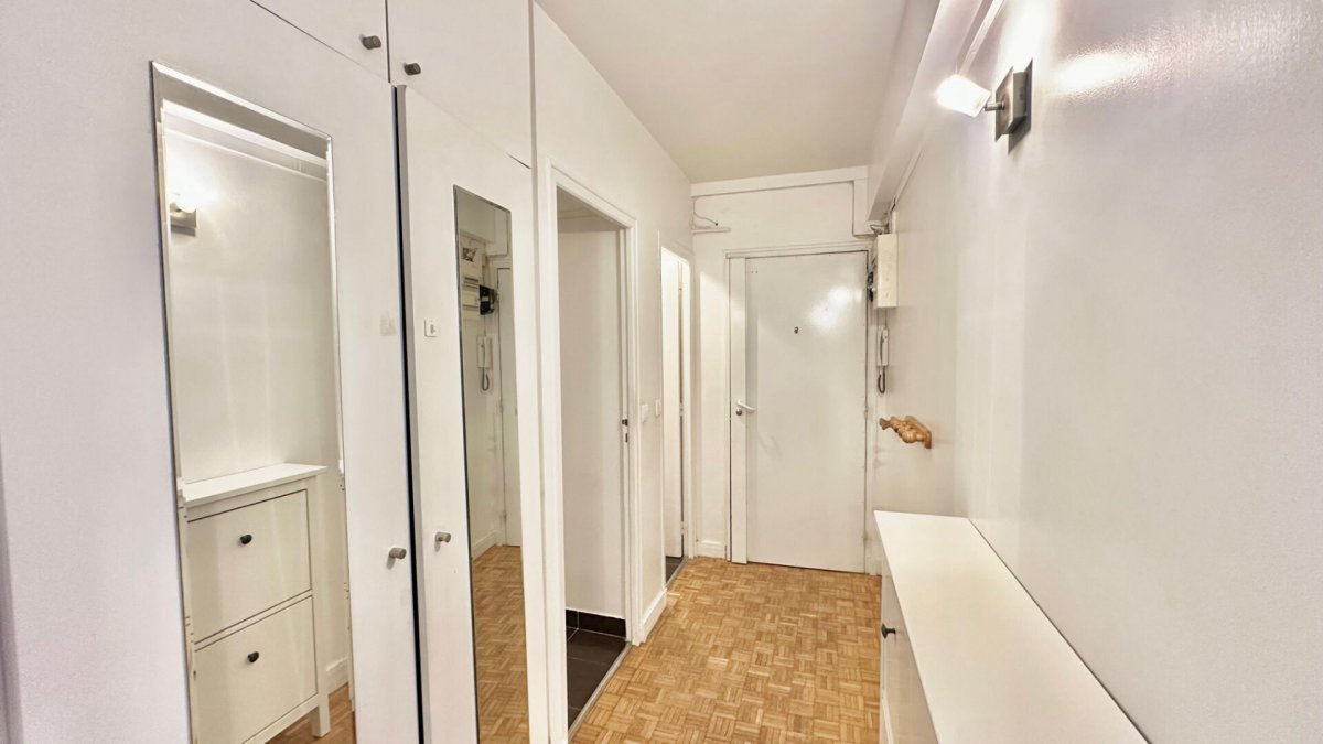 Location Appartement  4 pièces - 71m² 75015 Paris