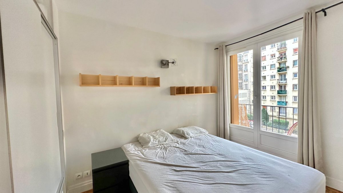 Location Appartement  4 pièces - 71m² 75015 Paris